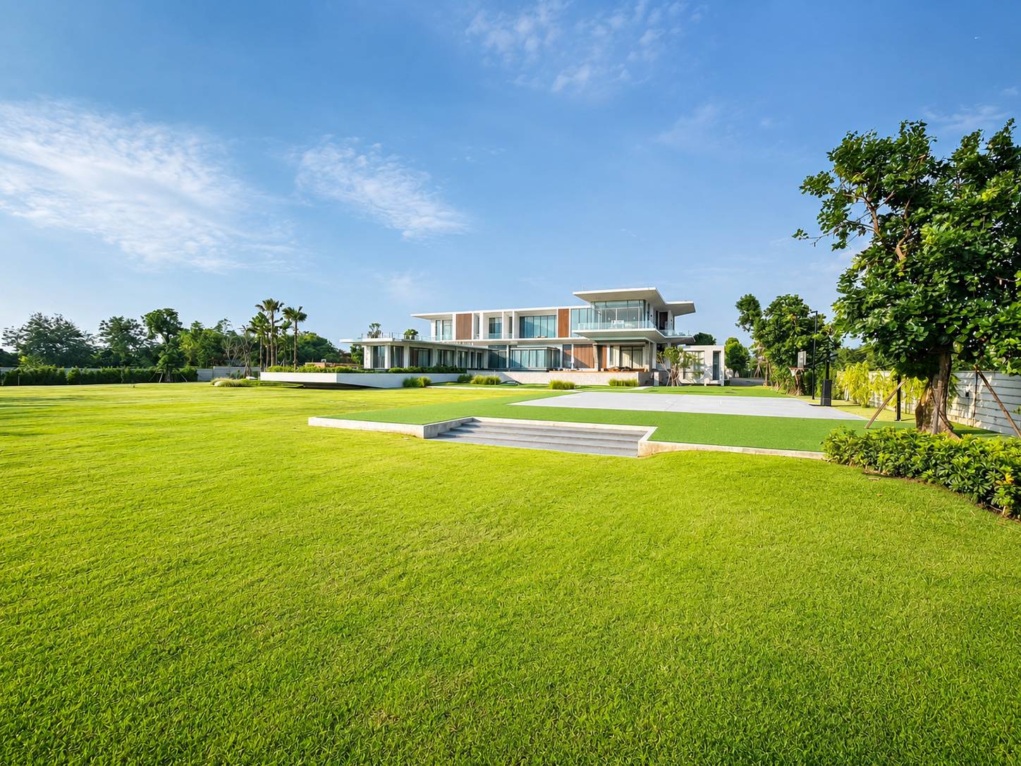ผลงานภูมิทัศน์สนามและสวนรอบบ้านร่วมสมัย