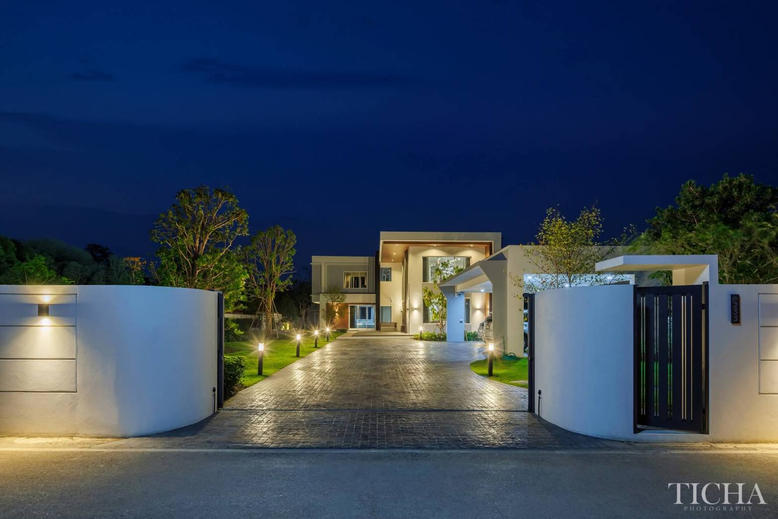 Modern Tropical Garden